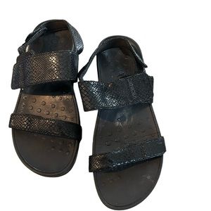 Vionic sandals size 9